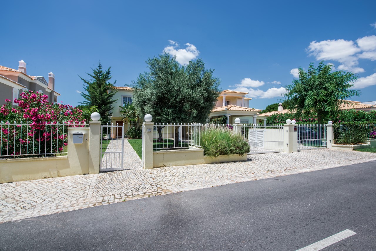 Villa Tai - 4 bedroom holiday villa to rent in Vilamoura - Algarve